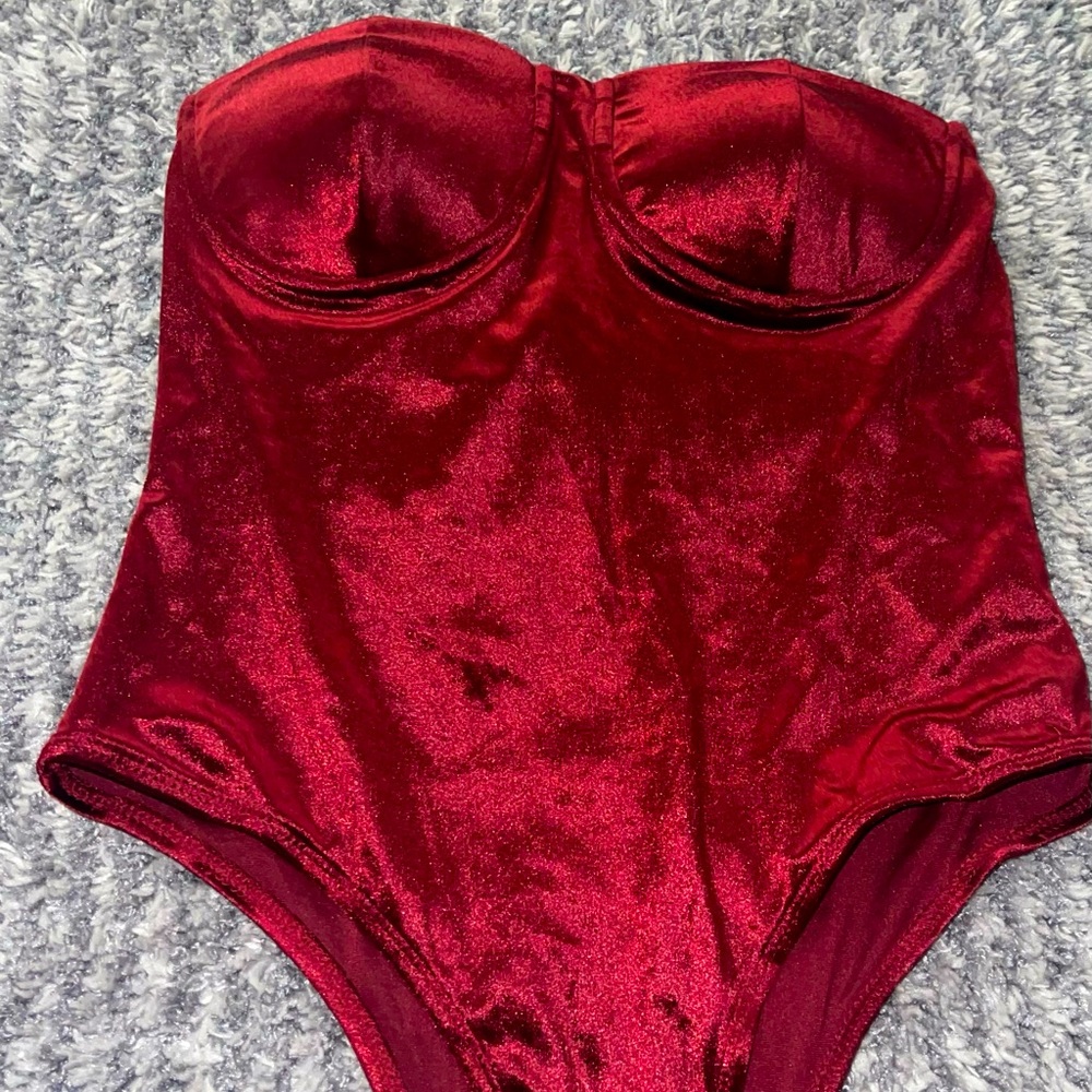 SHINESTAR Red velvet strapless body suit